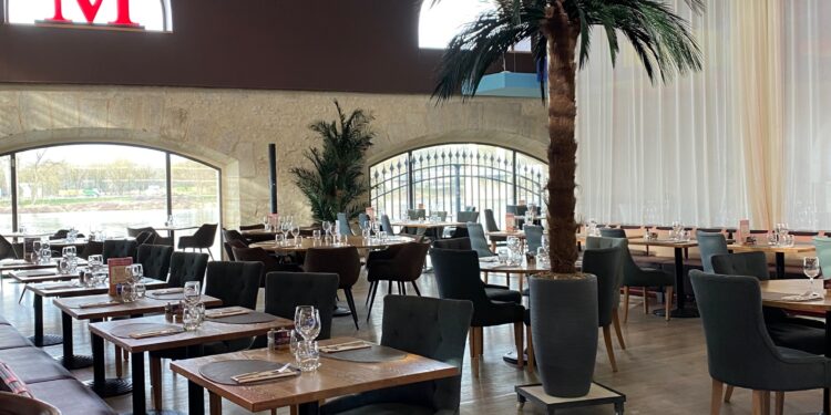 Bar lounge Le M